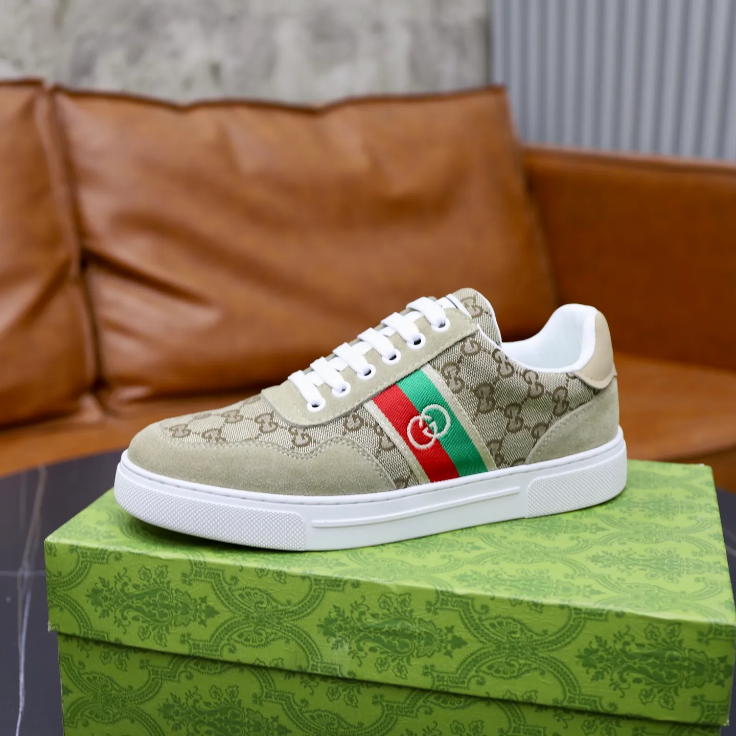 Men's men's shoes 💰440💰🙅‍♂️🙅‍♂️🙅‍♂️ Brand: Gucci GUCCi Standard code: 38-44 (45 customized) Grade: Same as the official website Material: Original material splicing Comfortable and breathable sheepskin lining Lightweight and wear-resistant sports outsole Style category: Men's fashion casual shoes Running sports shoes Distinguished luxury brand elements Top luxury color: actual picture color